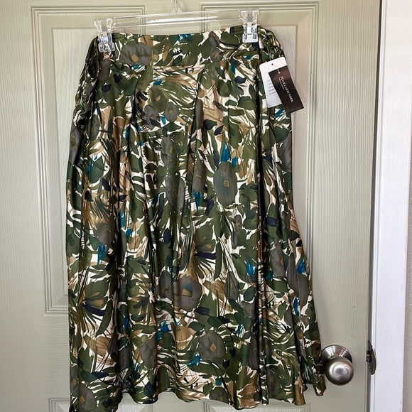 Jones New York Dresses & Skirts - Rare 💯% Silk Jones New York NWT Full Skirt